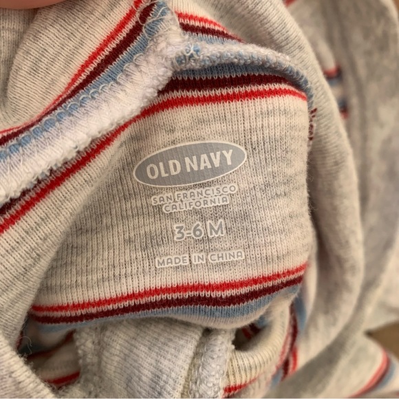 3-6 month Old Navy romper - Picture 3 of 3